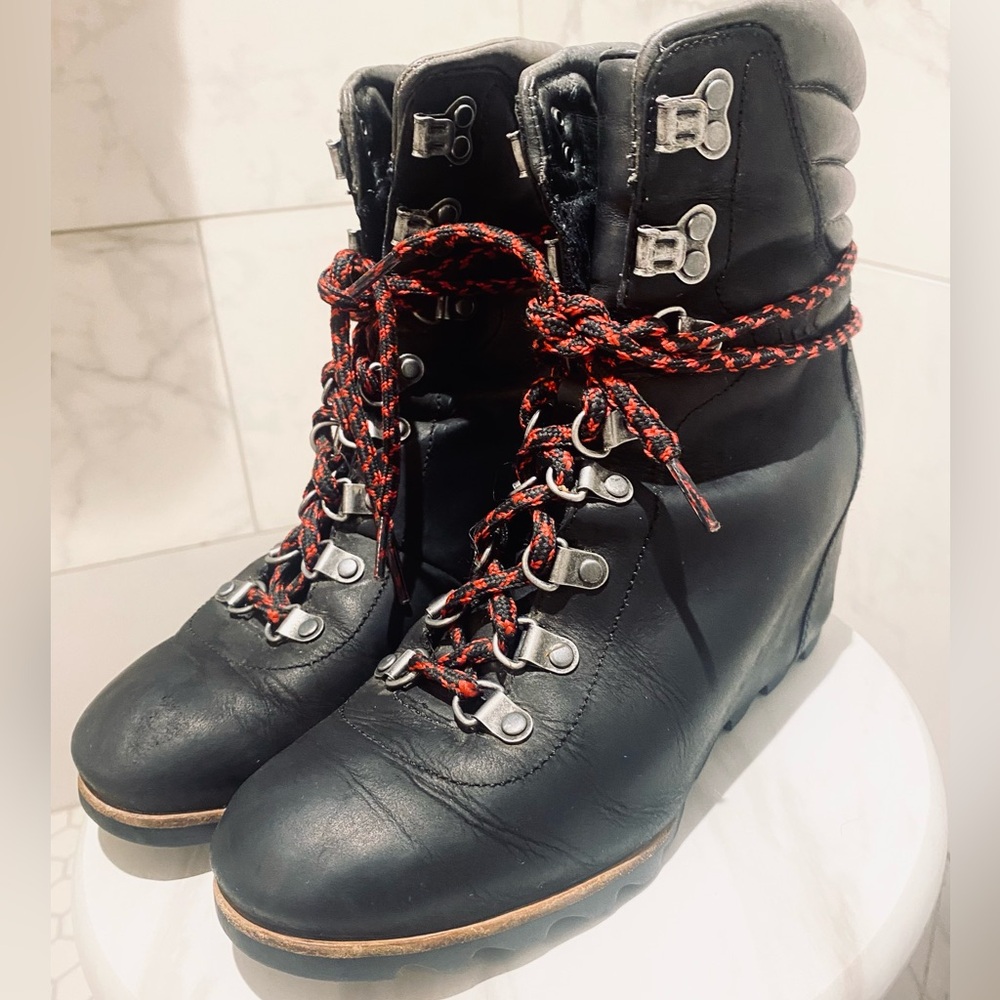Sorel Conquest Black Leather Wedge Boots Red Lace Up Waterproof 8.5 Gorp/Lodgeco